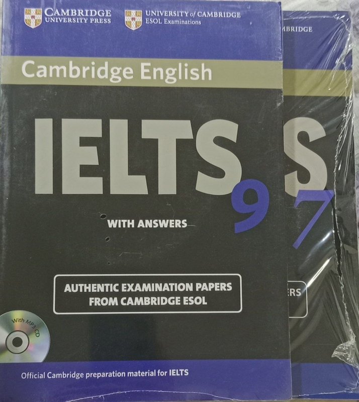Cambridge English 
IELTS 7 and 9 (with answers)